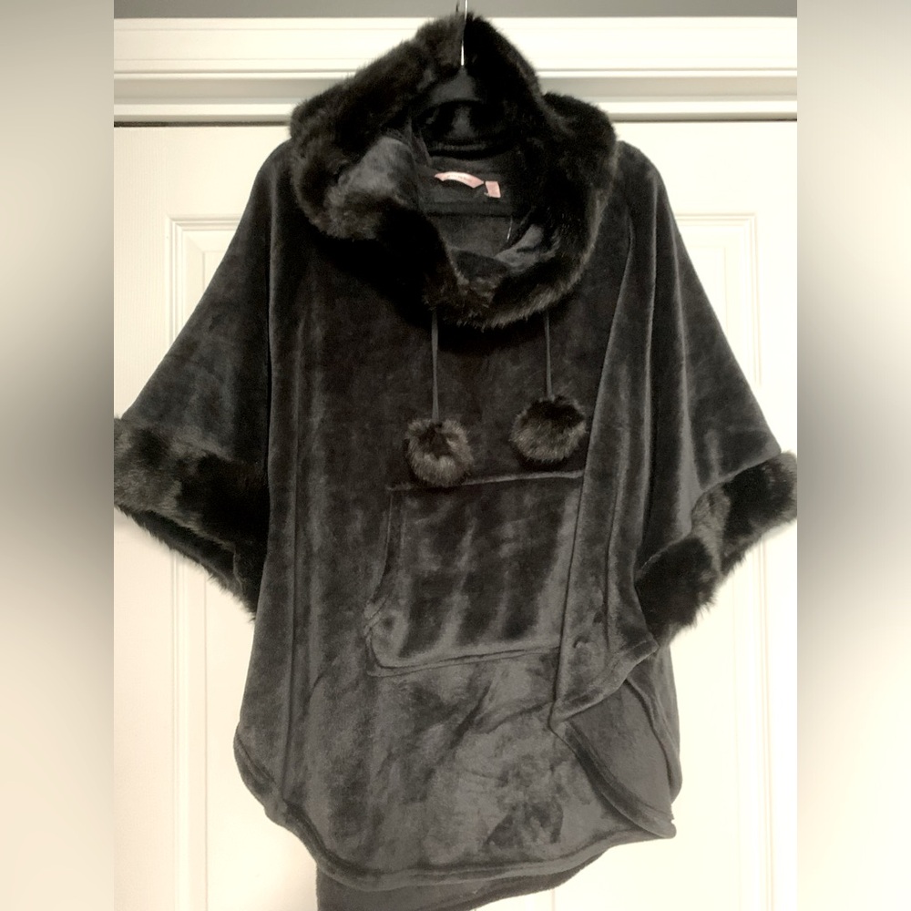 Poncho NWT Ultra soft